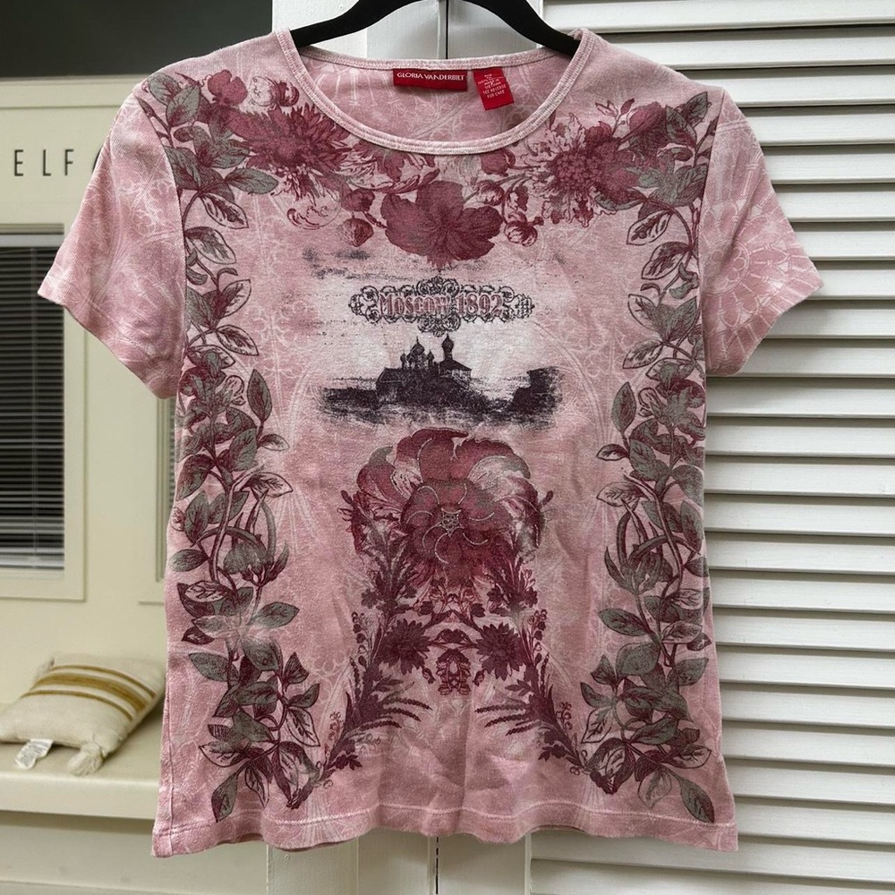 Gloria Vanderbilt pink t
